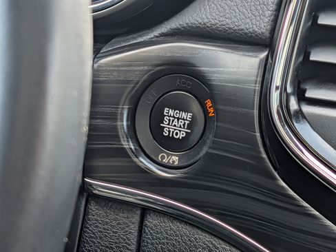 Used 2019 Jeep Grand Cherokee Limited w/ Luxury Group II image 31