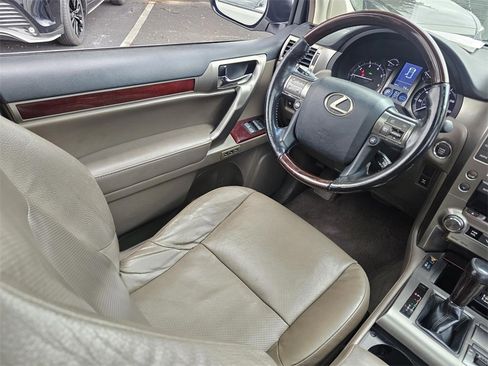 Used 2019 Lexus GX 460 Premium image 28