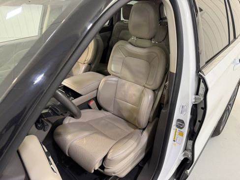 Used 2023 Lincoln Aviator Reserve w/ Equipment Group 201A AWD/4WD image 11