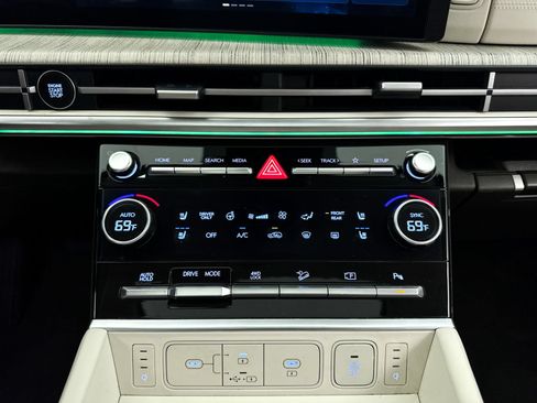 Used 2024 Hyundai Santa Fe Calligraphy AWD/4WD image 25