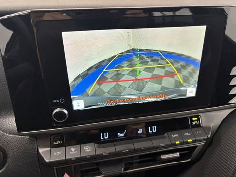 Used 2025 Toyota Camry SE FWD image 4