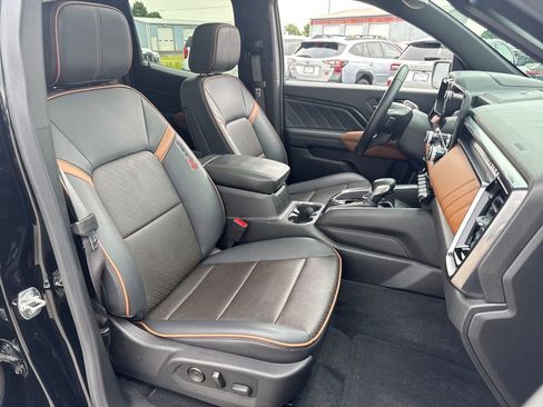Used 2024 GMC Canyon AT4 w/ AT4 Premium Package AWD/4WD image 12