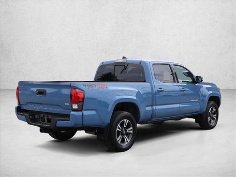 Used 2019 Toyota Tacoma TRD Sport w/ TRD Premium Sport Package AWD/4WD image 5
