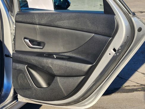 Certified 2022 Hyundai Elantra SEL w/ Convenience Package image 12