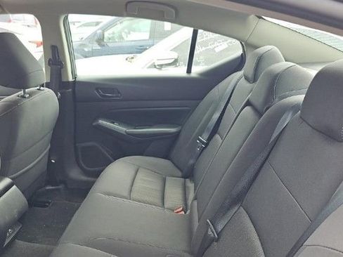 Used 2024 Nissan Altima 2.5 SV image 6