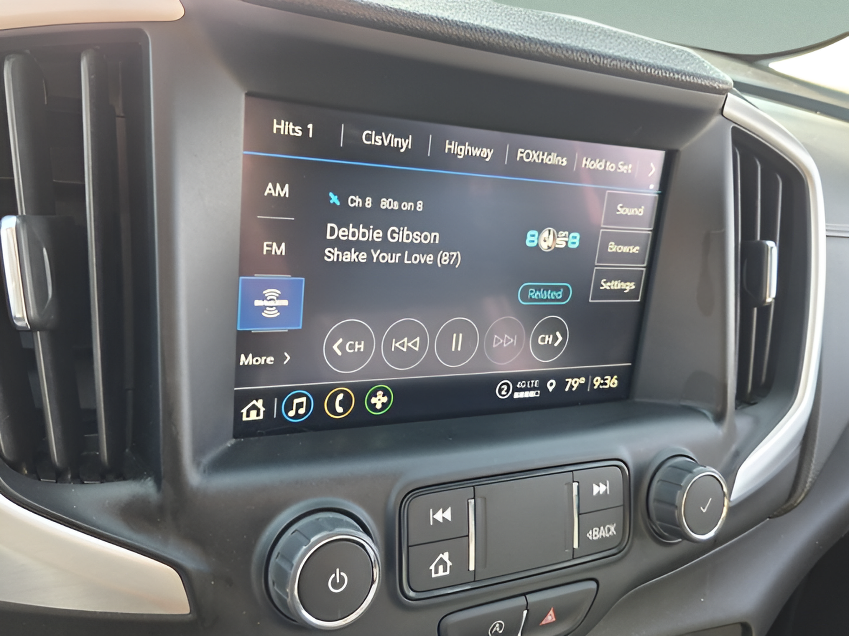 Used 2024 GMC Terrain SLT AWD/4WD image 18