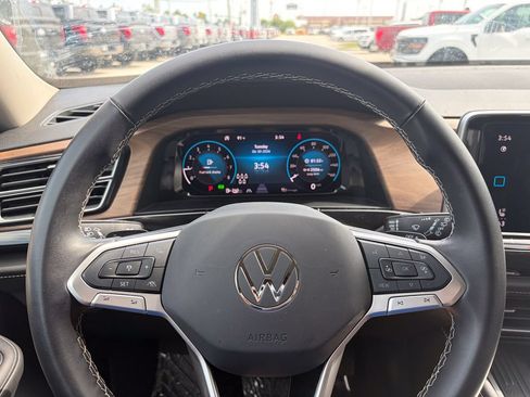 Used 2025 Volkswagen Atlas SE AWD/4WD image 28