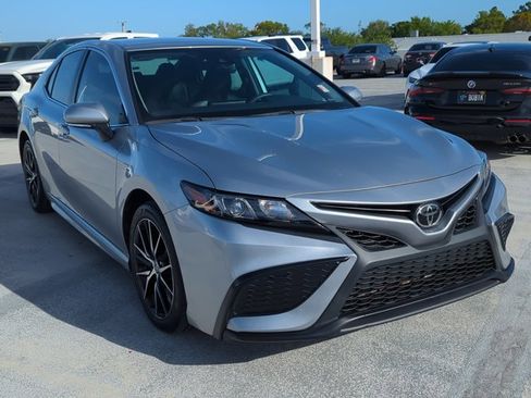 Used 2024 Toyota Camry SE image 3
