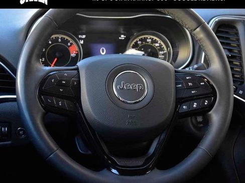 Used 2023 Jeep Cherokee Altitude Lux image 17