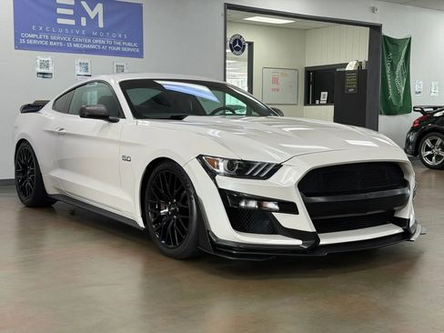 Used 2017 Ford Mustang GT Premium image 3