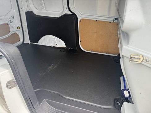 Used 2016 Ford Transit Connect XL image 11