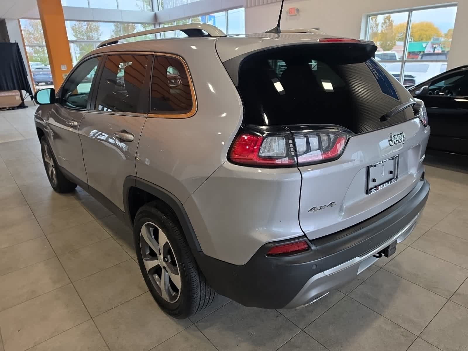 Used 2021 Jeep Cherokee Limited w/ Trailer Tow Group AWD/4WD image 10
