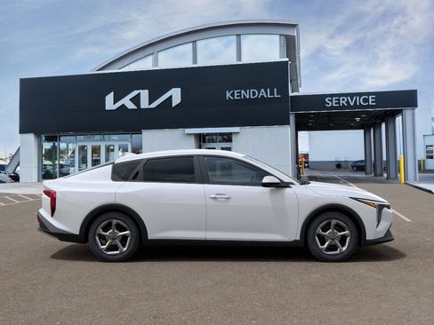 New 2026 Kia K4 LXS FWD image 7