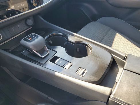 Used 2023 Nissan Rogue SV image 19