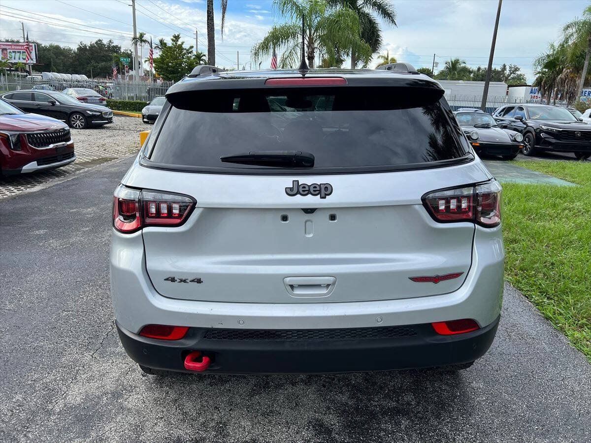 Used 2025 Jeep Compass Trailhawk AWD/4WD image 6