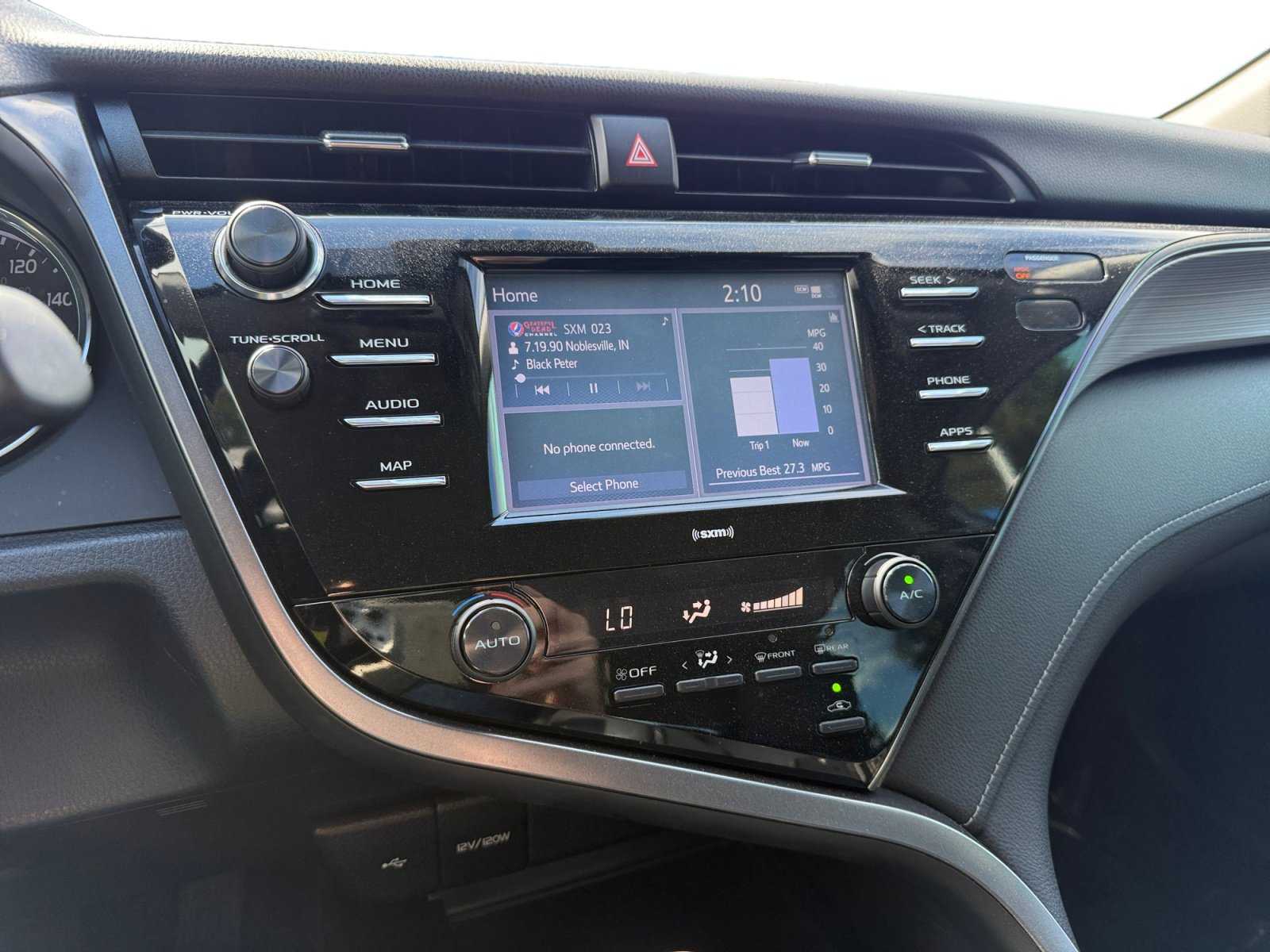 Used 2020 Toyota Camry SE FWD image 12
