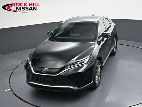 Used 2021 Toyota Venza XLE image 20