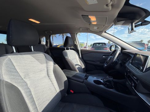 Used 2023 Nissan Rogue SV FWD image 19