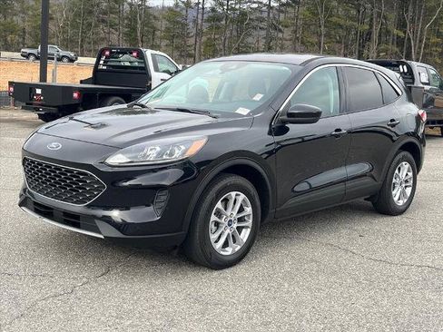 Certified 2021 Ford Escape SE image 1