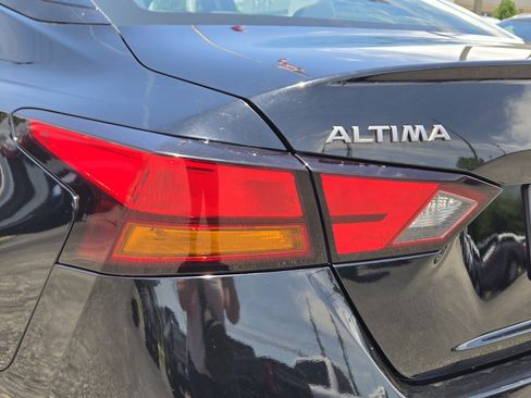 Used 2024 Nissan Altima 2.5 SR FWD image 10