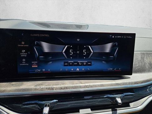 Certified 2025 BMW X7 xDrive40i w/ Premium Package AWD/4WD image 12