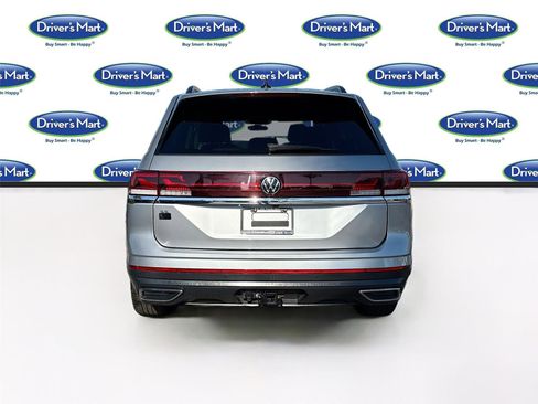 Used 2025 Volkswagen Atlas SE FWD image 6
