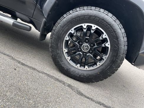 Certified 2022 Toyota Tundra SR5 w/ TRD Off-Road Package AWD/4WD image 11