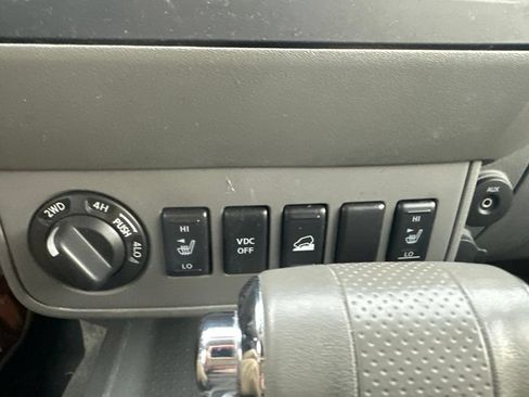 Used 2011 Nissan Frontier SL AWD/4WD image 17