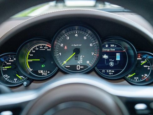 Used 2018 Porsche Cayenne S image 15