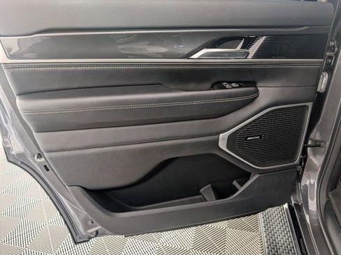 Used 2023 Jeep Wagoneer 4WD w/ Premium Group I image 29