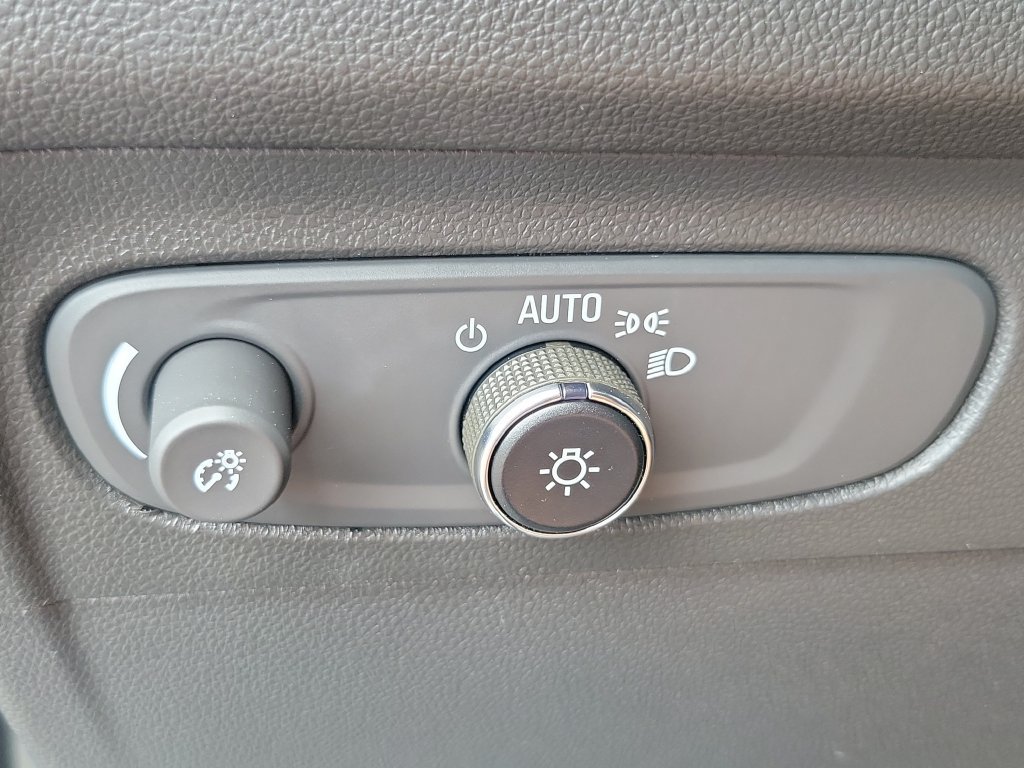 Used 2023 Buick Envision Essence w/ Sport Touring Package FWD image 15