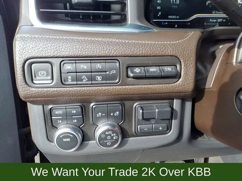 Used 2022 GMC Yukon XL Denali w/ Denali Premium Package image 17