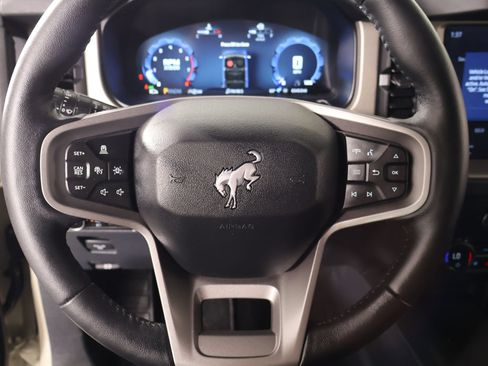 Used 2025 Ford Bronco Outer Banks AWD/4WD image 3