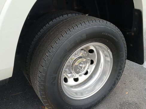 Used 2020 RAM 3500 Laramie image 32