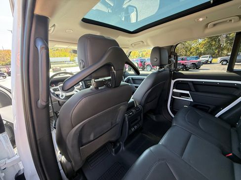 Used 2024 Land Rover Defender 110 S image 32