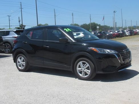 Used 2024 Nissan Kicks S FWD image 2
