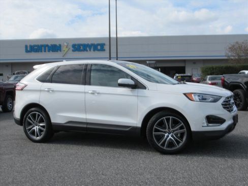 Used 2020 Ford Edge Titanium image 2