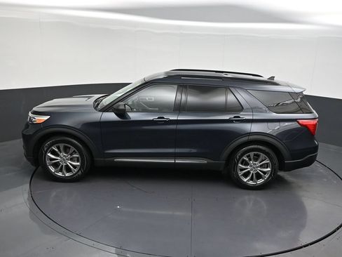 Used 2022 Ford Explorer XLT w/ Equipment Group 202A RWD image 11