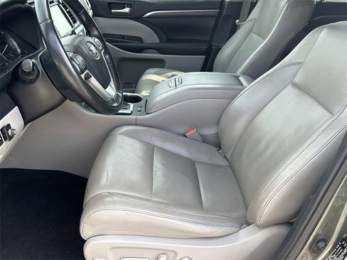 Used 2019 Toyota Highlander Limited Platinum image 13