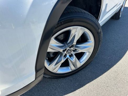 Used 2017 Toyota Highlander Limited image 10