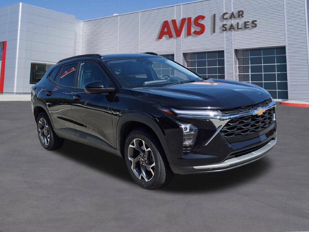Used 2025 Chevrolet Trax LT w/ LT Convenience Package FWD image 3