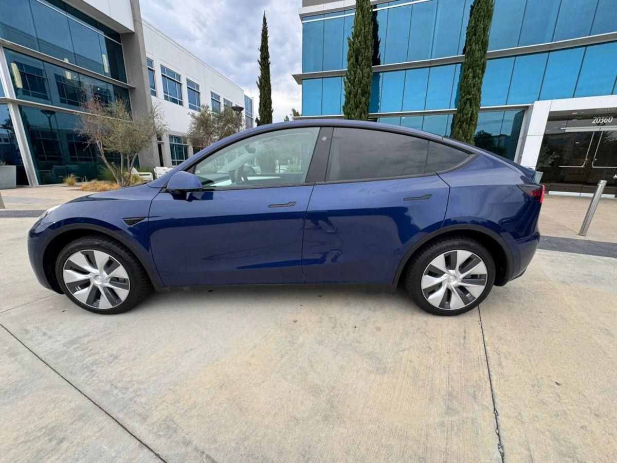 Used 2023 Tesla Model Y Long Range AWD/4WD image 9