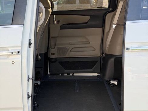 Used 2015 Honda Odyssey EX image 16