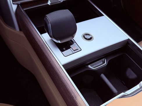 New 2026 Land Rover Range Rover Long Wheelbase SE image 26