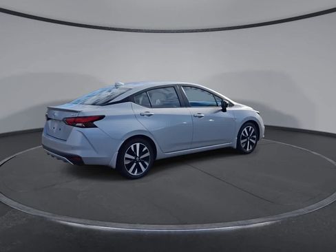 Used 2022 Nissan Versa SR image 8