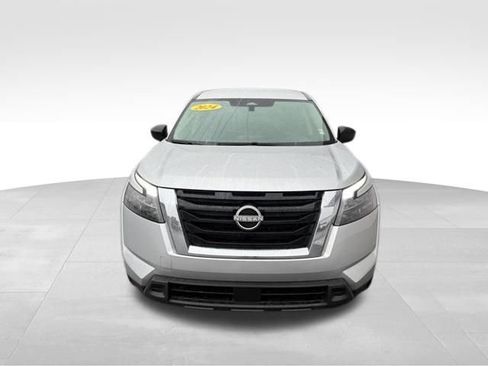 Used 2024 Nissan Pathfinder S image 2