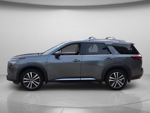 Used 2022 Nissan Pathfinder Platinum w/ Cargo Package FWD image 3
