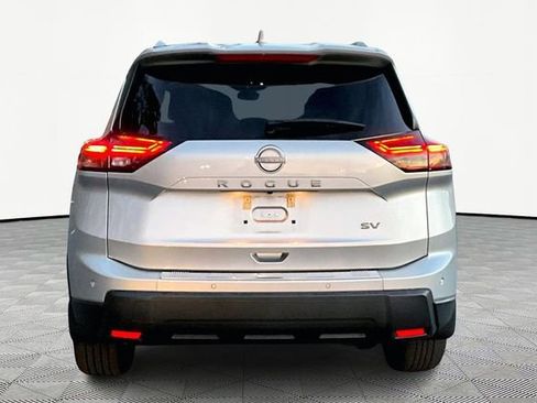 Used 2024 Nissan Rogue SV w/ SV Premium Package image 6