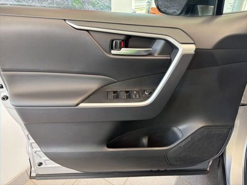Used 2025 Toyota RAV4 XLE AWD/4WD image 17