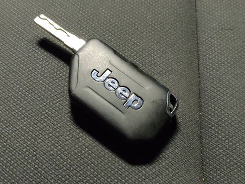 Used 2018 Jeep Wrangler Unlimited Sport AWD/4WD image 32